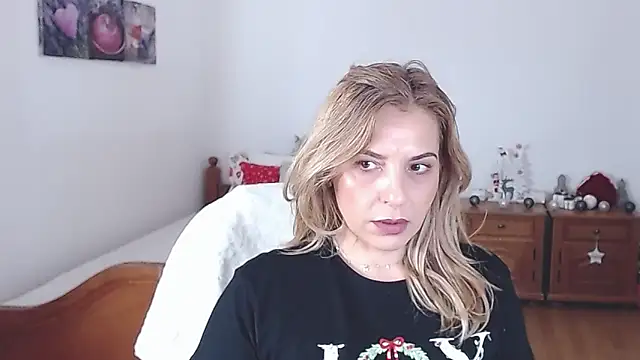 Snapshot of evamaria2024 chatting on December 16, 2024, 7:37 am evamaria2024 online show from December 16, 2024, 7:37 am