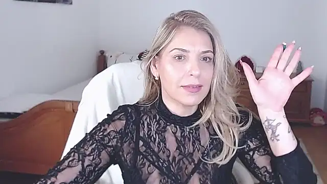 Snapshot of evamaria2024 chatting on February 14, 2025, 11:10 am evamaria2024 online show from February 14, 2025, 11:10 am