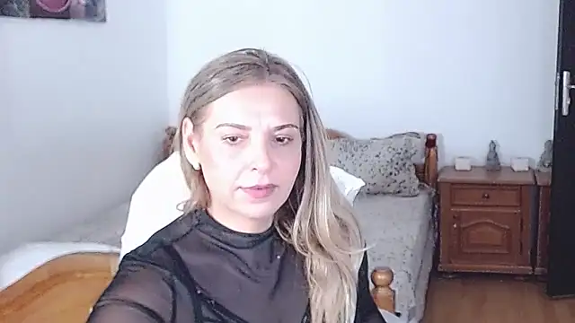 Snapshot of evamaria2024 chatting on September 9, 2025, 7:30 am evamaria2024 online show from September 9, 2025, 7:30 am