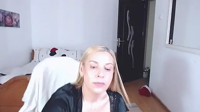 Snapshot of evamaria2024 chatting on September 23, 2025, 7:33 am evamaria2024 online show from September 23, 2025, 7:33 am