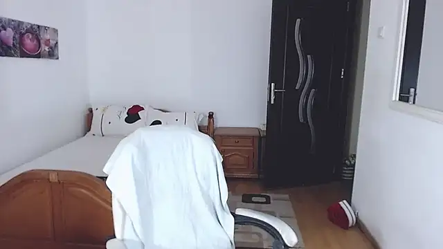 Snapshot of evamaria2024 chatting on October 10, 2025, 8:13 am evamaria2024 online show from October 10, 2025, 8:13 am