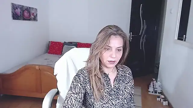 Snapshot of evamaria2024 chatting on December 4, 2025, 9:40 am evamaria2024 online show from December 4, 2025, 9:40 am