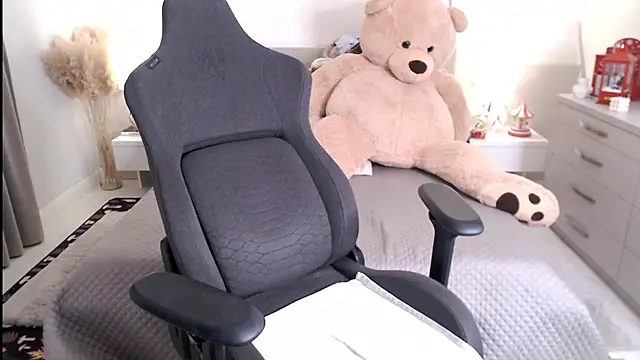 Smileyouarehere online show from February 2, 2025, 2:27 am