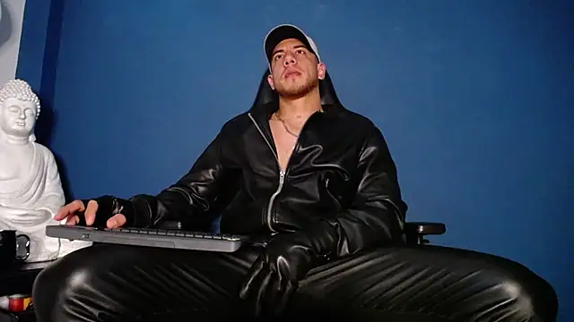 Snapshot of Maxxxpowerful chatting on November 5, 2025, 4:51 pm Maxxxpowerful online show from November 5, 2025, 4:51 pm