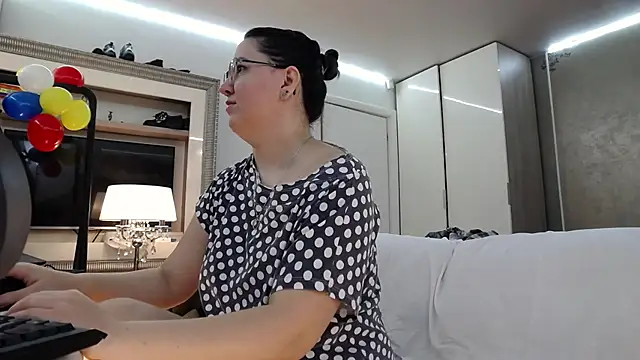 ILoveToFeelU online show from April 29, 2026, 11:00 pm