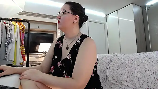 ILoveToFeelU online show from July 14, 2026, 4:45 pm