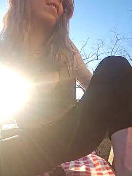 Mia Railey online show from February 14, 2025, 3:47 pm