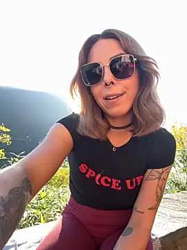 Mia Railey online show from November 4, 2025, 2:27 pm