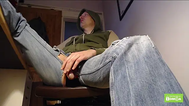 Snapshot of eatmycum4you_1baller chatting on January 23, 2025, 8:15 am eatmycum4you 1baller online show from January 23, 2025, 8:15 am