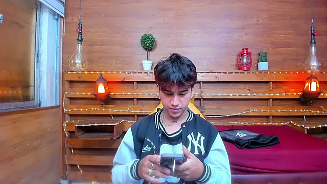 alex 477 online show from September 26, 2025, 11:36 am