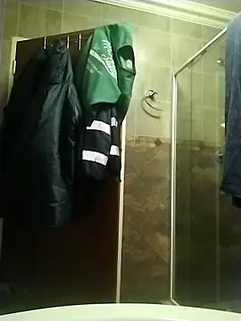 Nawtyslaveteen online show from December 17, 2025, 2:28 am