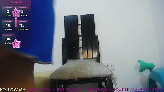 vegalaura   online show from June 17, 2026, 11:49 pm