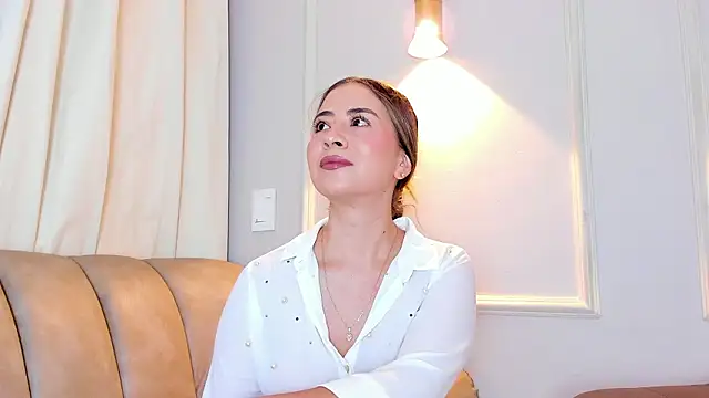 Lia walton online show from March 16, 2026, 12:31 pm