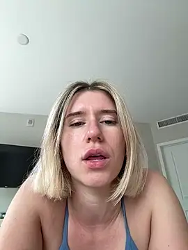 xoxoxjenn online show from June 14, 2026, 9:06 pm