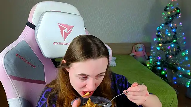 Cowell Adelina online show from December 21, 2025, 9:27 am