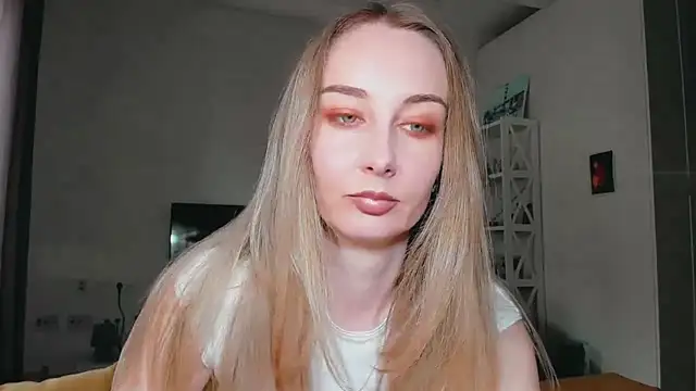 Snapshot of Maiami000 chatting on March 19, 2026, 1:48 pm Maiami000 online show from March 19, 2026, 1:48 pm