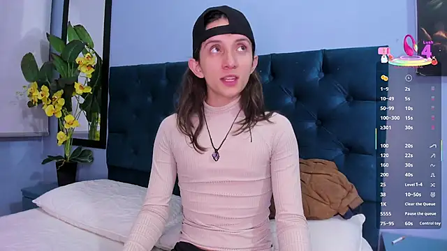 Feniix   online show from October 10, 2025, 4:22 am