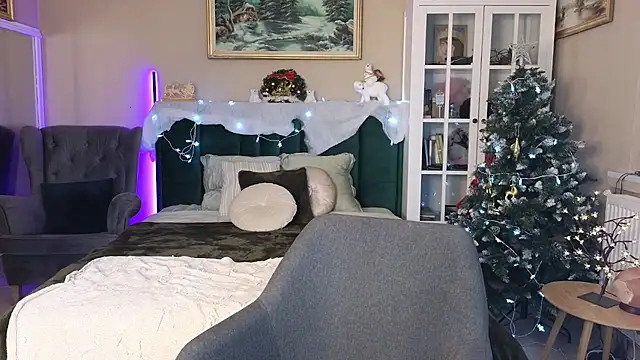 Snapshot of JoanneGG chatting on December 18, 2024, 8:09 am JoanneGG online show from December 18, 2024, 8:09 am