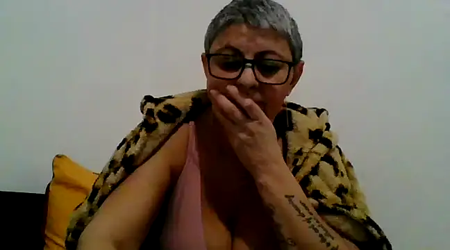 roseblak42 online show from February 21, 2025, 5:20 pm