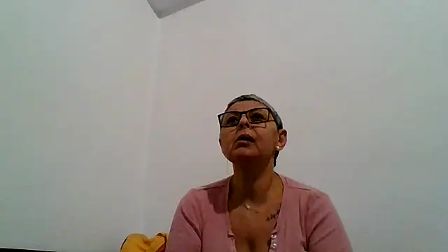 roseblak42 online show from December 22, 2025, 3:31 pm