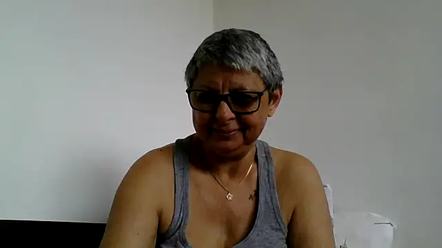 Snapshot of roseblak42 chatting on May 24, 2026, 9:14 am roseblak42 online show from May 24, 2026, 9:14 am