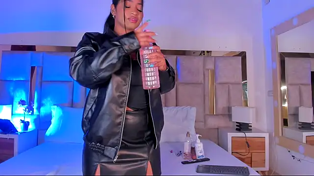 Miss Abigail  online show from November 27, 2025, 1:13 pm