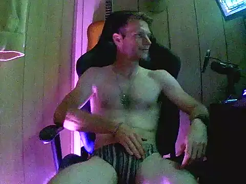 Snapshot of MrHungHunk chatting on February 24, 2026, 8:40 pm MrHungHunk online show from February 24, 2026, 8:40 pm