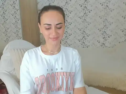 AmaliaCrystal online show from November 11, 2025, 9:04 pm