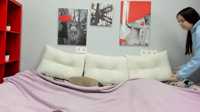 Tiny JuJu online show from October 22, 2025, 1:39 am