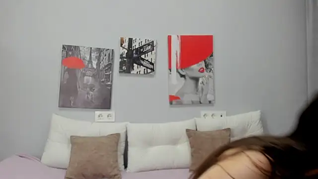 Tiny JuJu online show from November 9, 2025, 4:55 am