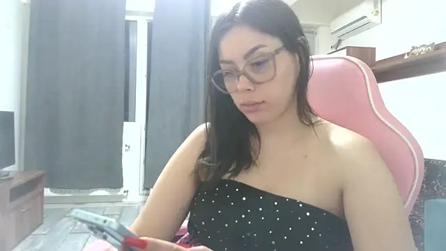 Snapshot of LovelyJulliette chatting on June 1, 2026, 10:33 pm LovelyJulliette online show from June 1, 2026, 10:33 pm