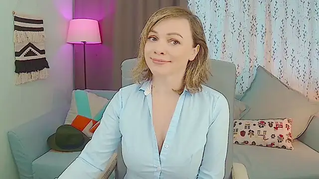 Snapshot of NandiSmile chatting on October 21, 2025, 6:47 am NandiSmile online show from October 21, 2025, 6:47 am