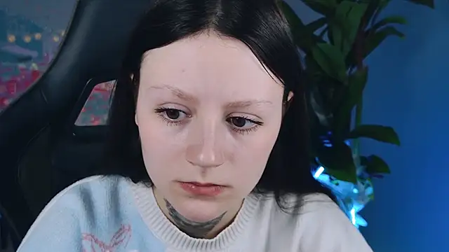 VeliraBraitberg online show from December 5, 2024, 12:11 pm