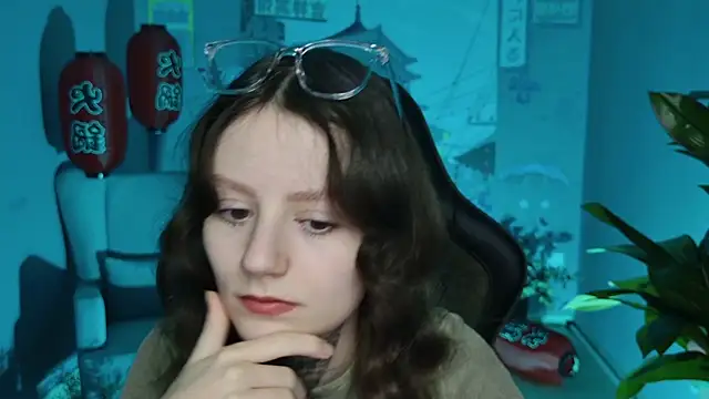 VeliraBraitberg online show from February 7, 2025, 8:11 am