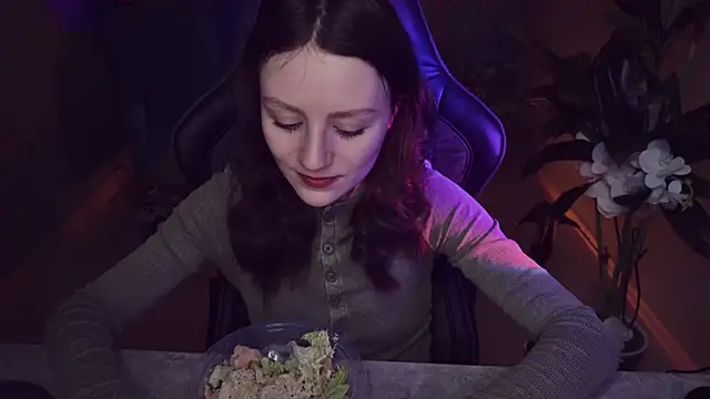 VeliraBraitberg online show from February 7, 2025, 11:12 am