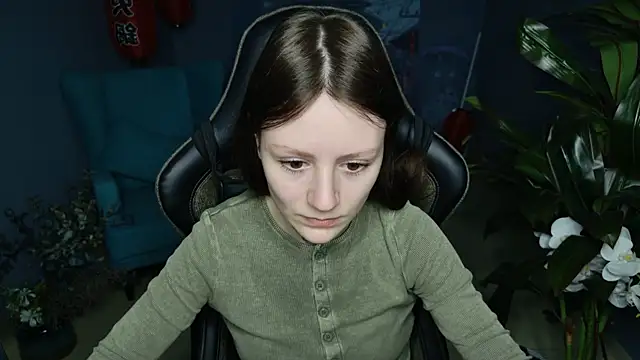 VeliraBraitberg online show from March 5, 2025, 5:07 am