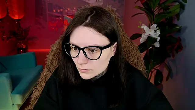 VeliraBraitberg online show from April 26, 2026, 6:33 am