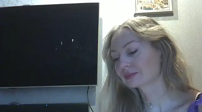 ZarinaSwift online show from December 9, 2024, 4:45 am