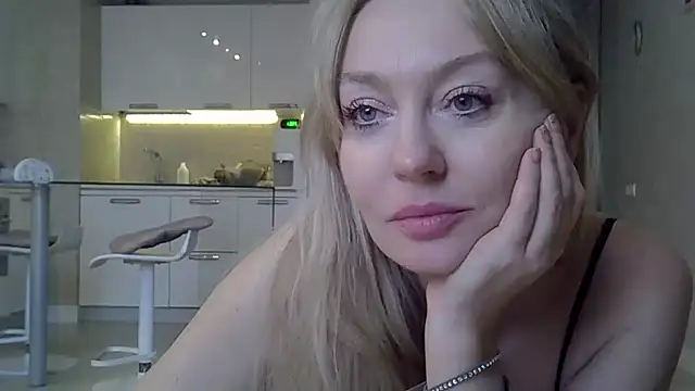 ZarinaSwift online show from January 14, 2025, 4:36 am