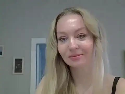 ZarinaSwift online show from February 4, 2025, 4:48 am