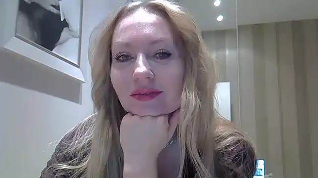 ZarinaSwift online show from February 11, 2025, 4:44 am