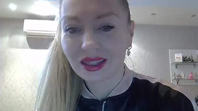 ZarinaSwift online show from February 28, 2025, 4:43 am