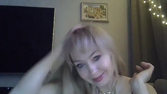 ZarinaSwift online show from December 18, 2025, 4:51 am
