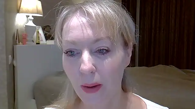 ZarinaSwift online show from February 3, 2026, 4:21 am