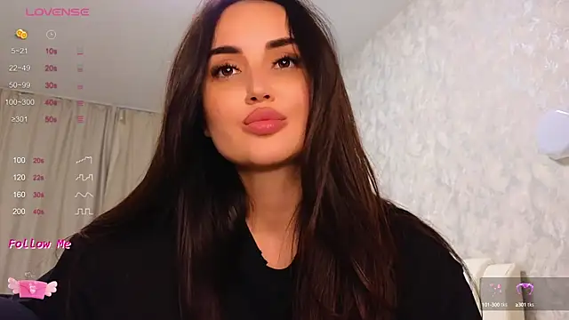 LaraSkinny online show from March 18, 2025, 10:25 am