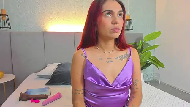 LiaVelez online show from March 21, 2025, 1:01 pm