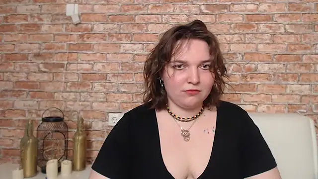 Amelia Kiss  online show from February 18, 2025, 6:59 am