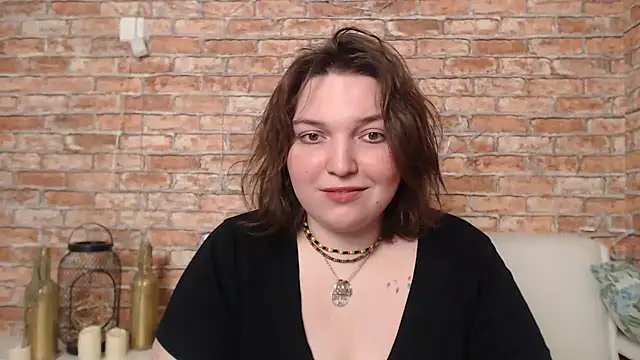 Amelia Kiss  online show from February 20, 2025, 3:45 am