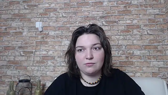 Amelia Kiss  online show from February 21, 2025, 12:38 am