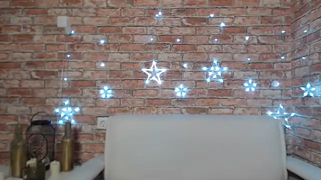 Amelia Kiss  online show from March 10, 2025, 3:45 am